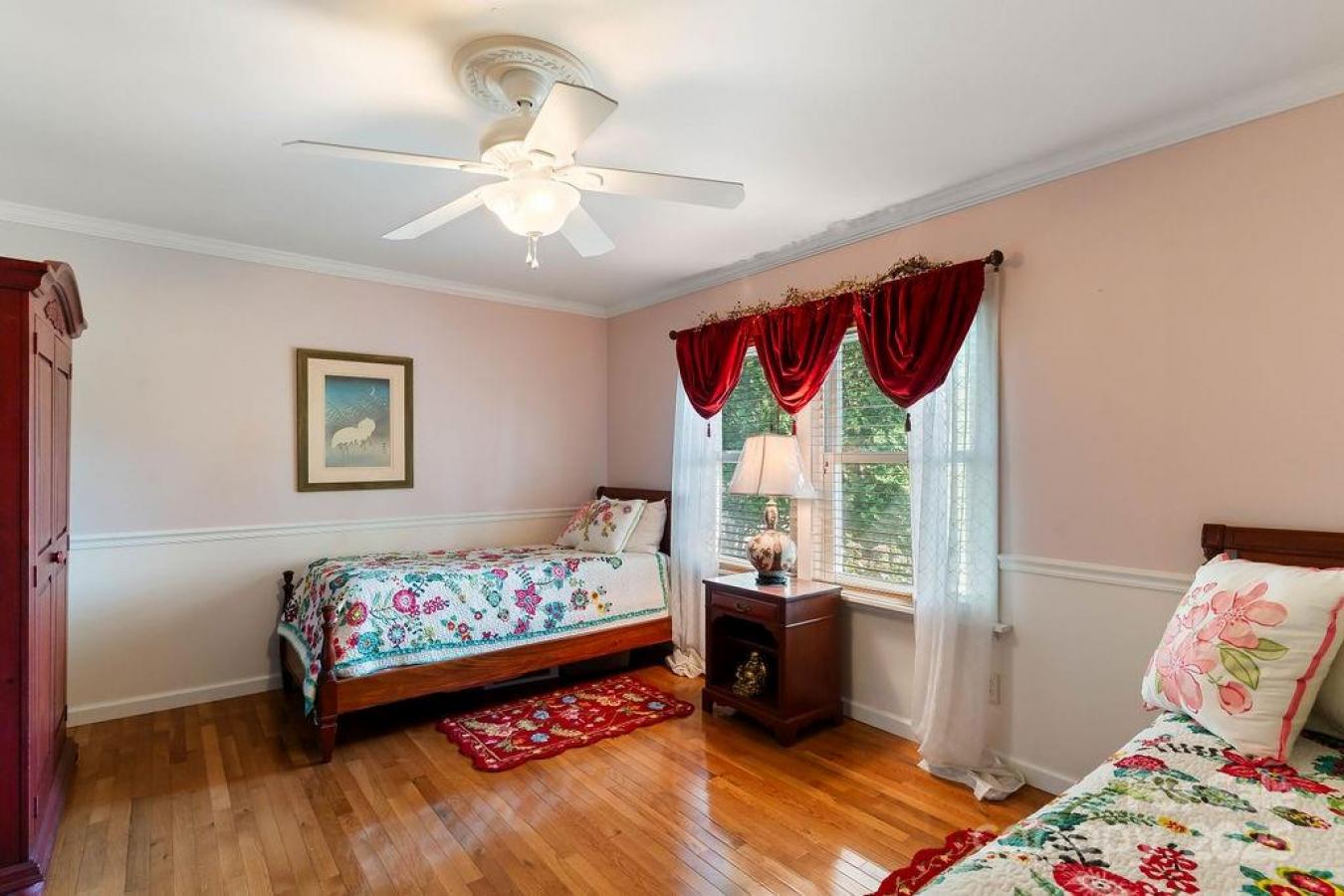 Hendersonville, Henderson, 28791, United States, 4 Bedrooms Bedrooms, ,3 BathroomsBathrooms,Residential,For Sale,1945417