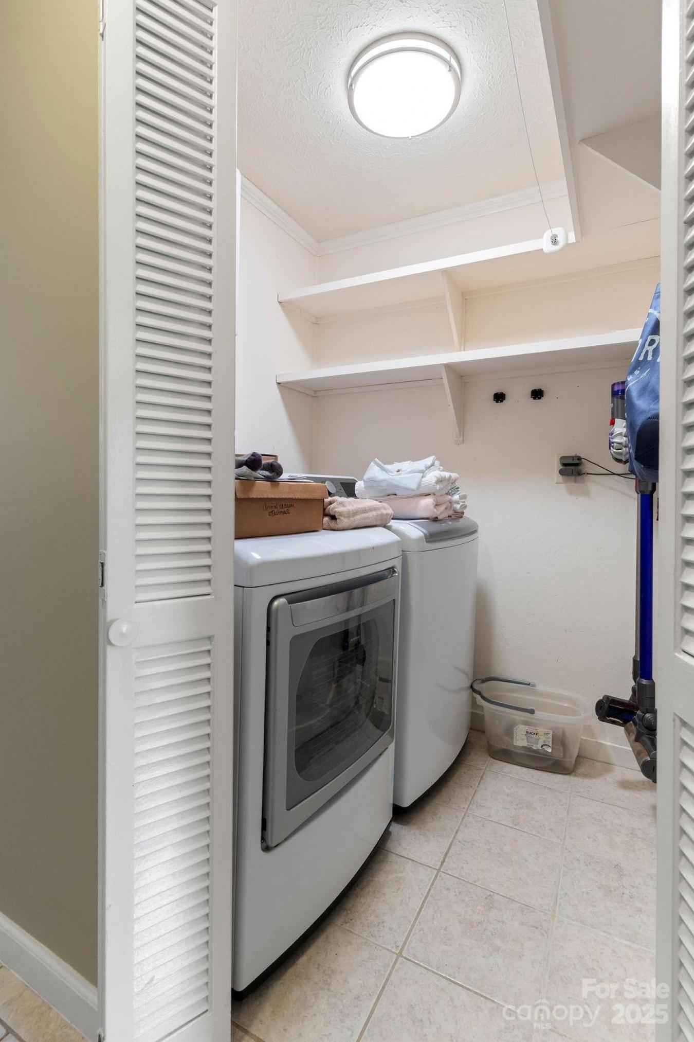 Hendersonville, Henderson, 28791, United States, 4 Bedrooms Bedrooms, ,3 BathroomsBathrooms,Residential,For Sale,1945417