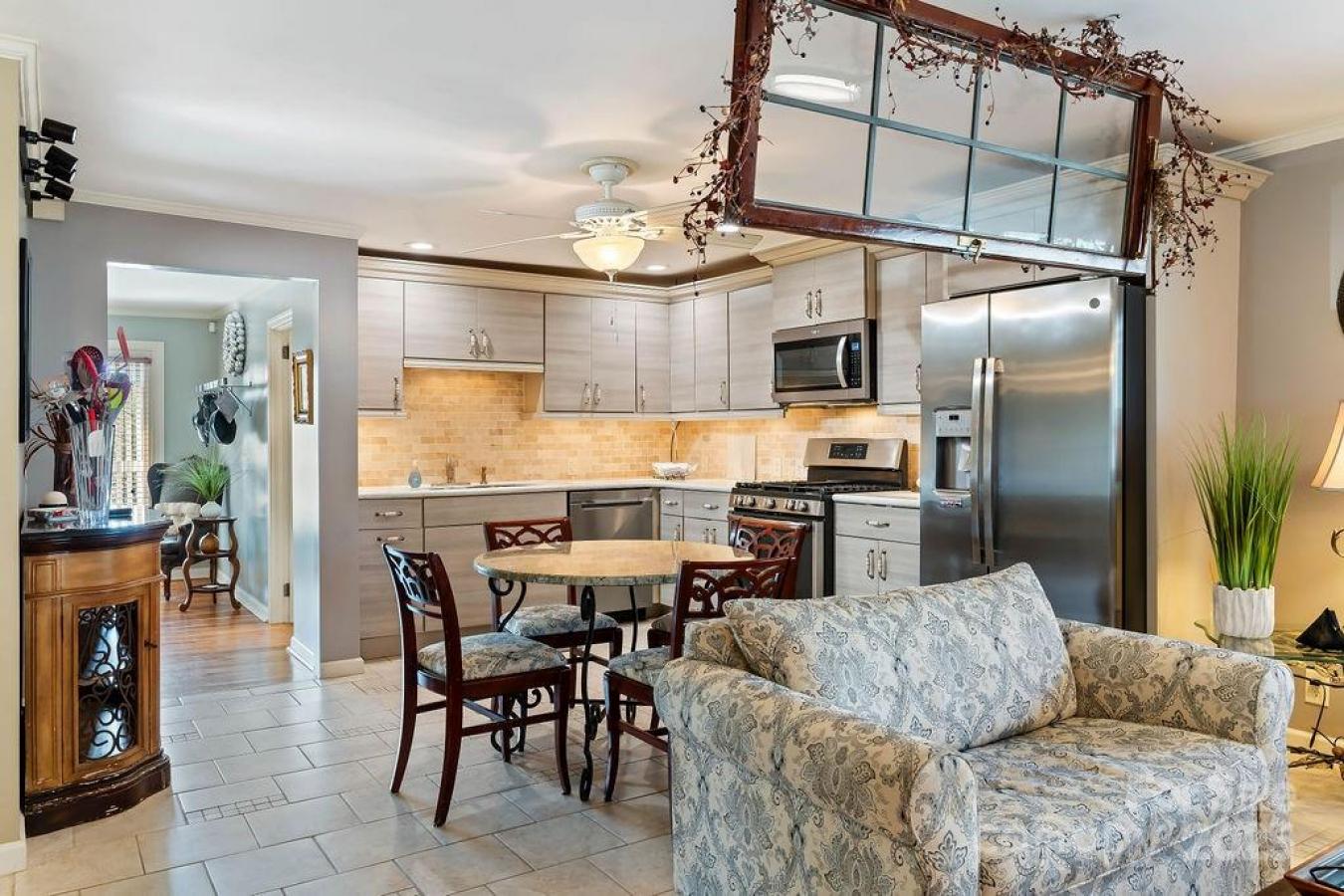 Hendersonville, Henderson, 28791, United States, 4 Bedrooms Bedrooms, ,3 BathroomsBathrooms,Residential,For Sale,1945417