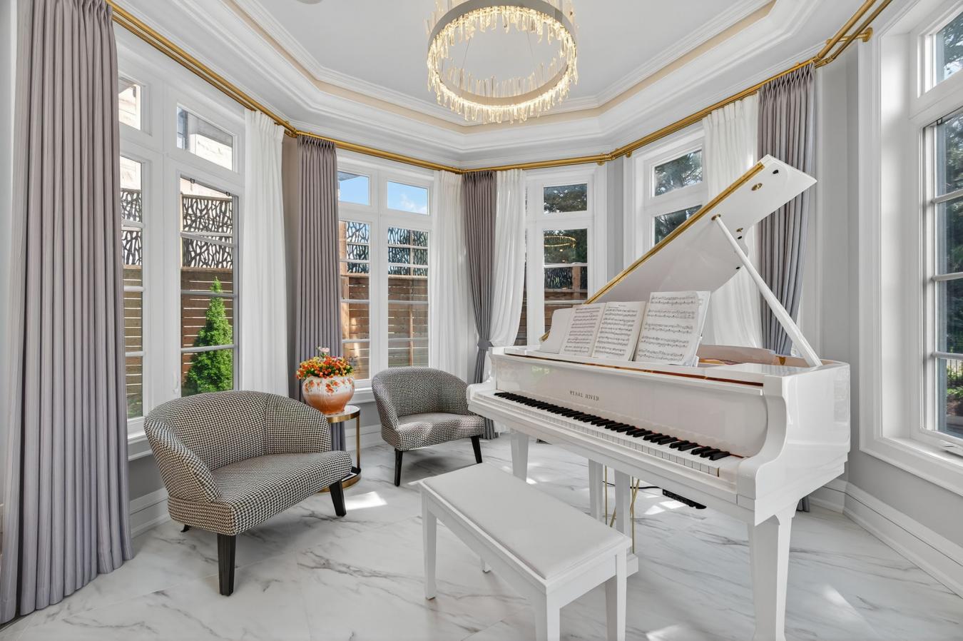 Toronto, ON, M3C 2L2, Canada, 4 Bedrooms Bedrooms, ,6 BathroomsBathrooms,Residential,For Sale,1945277