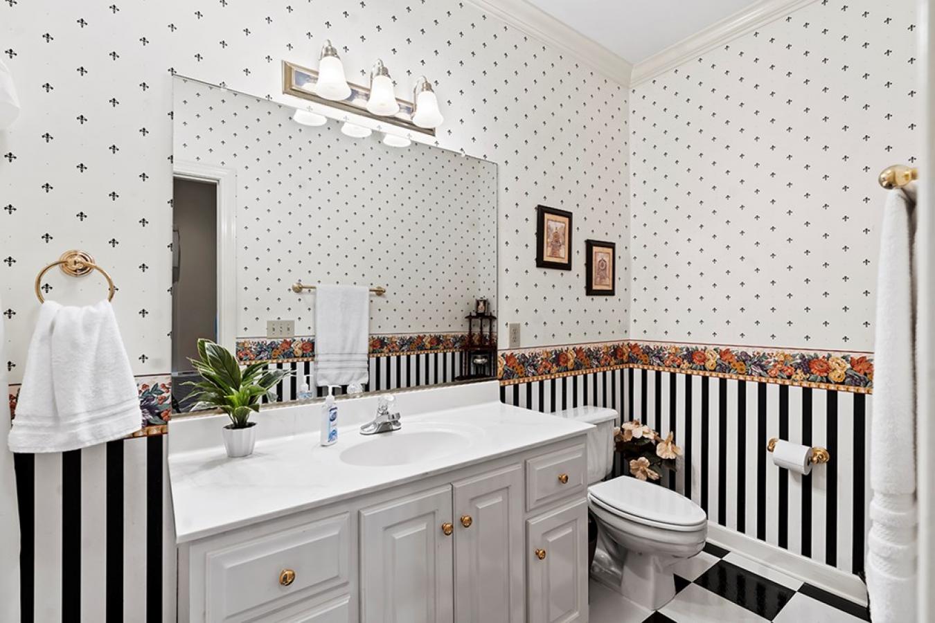 Greenwood, Greenwood, 29649, United States, 4 Bedrooms Bedrooms, ,4 BathroomsBathrooms,Residential,For Sale,1945709