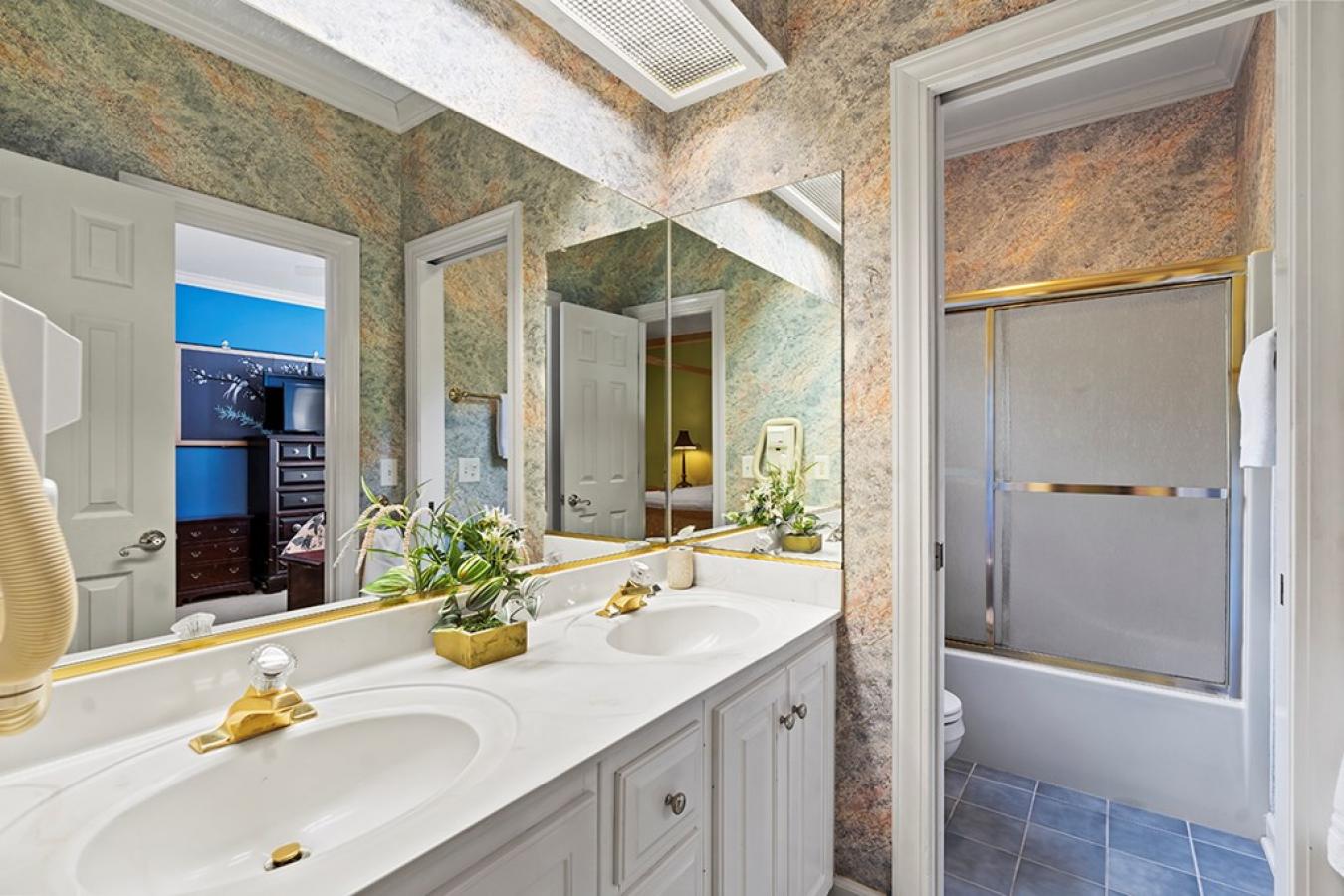 Greenwood, Greenwood, 29649, United States, 4 Bedrooms Bedrooms, ,4 BathroomsBathrooms,Residential,For Sale,1945709