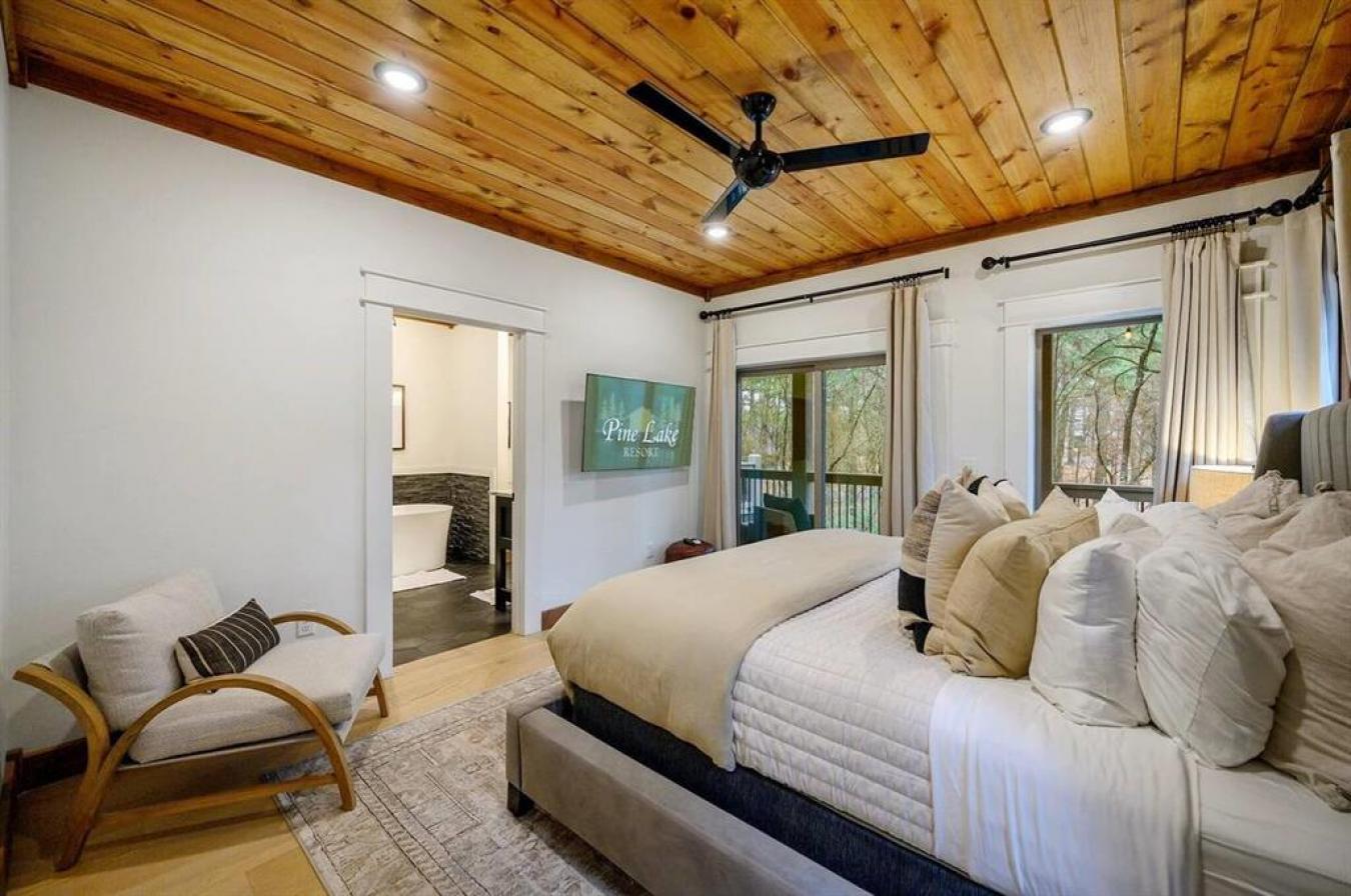 Broken Bow, McCurtain, 74728, United States, 4 Bedrooms Bedrooms, ,3 BathroomsBathrooms,Residential,For Sale,1945413