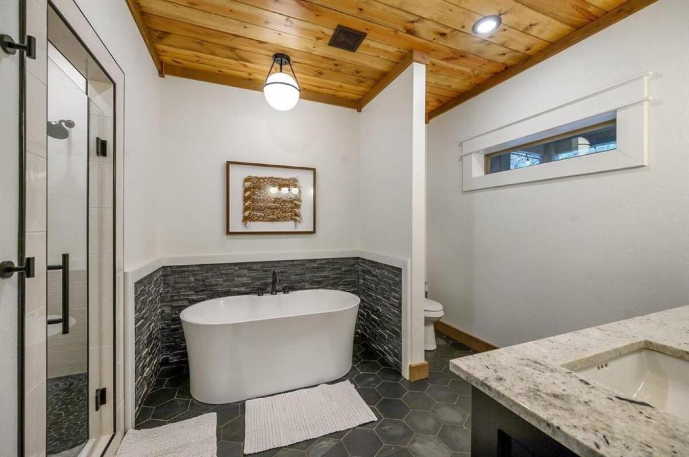 Broken Bow, McCurtain, 74728, United States, 4 Bedrooms Bedrooms, ,3 BathroomsBathrooms,Residential,For Sale,1945413