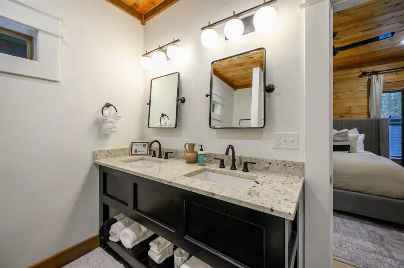 Broken Bow, McCurtain, 74728, United States, 4 Bedrooms Bedrooms, ,3 BathroomsBathrooms,Residential,For Sale,1945413