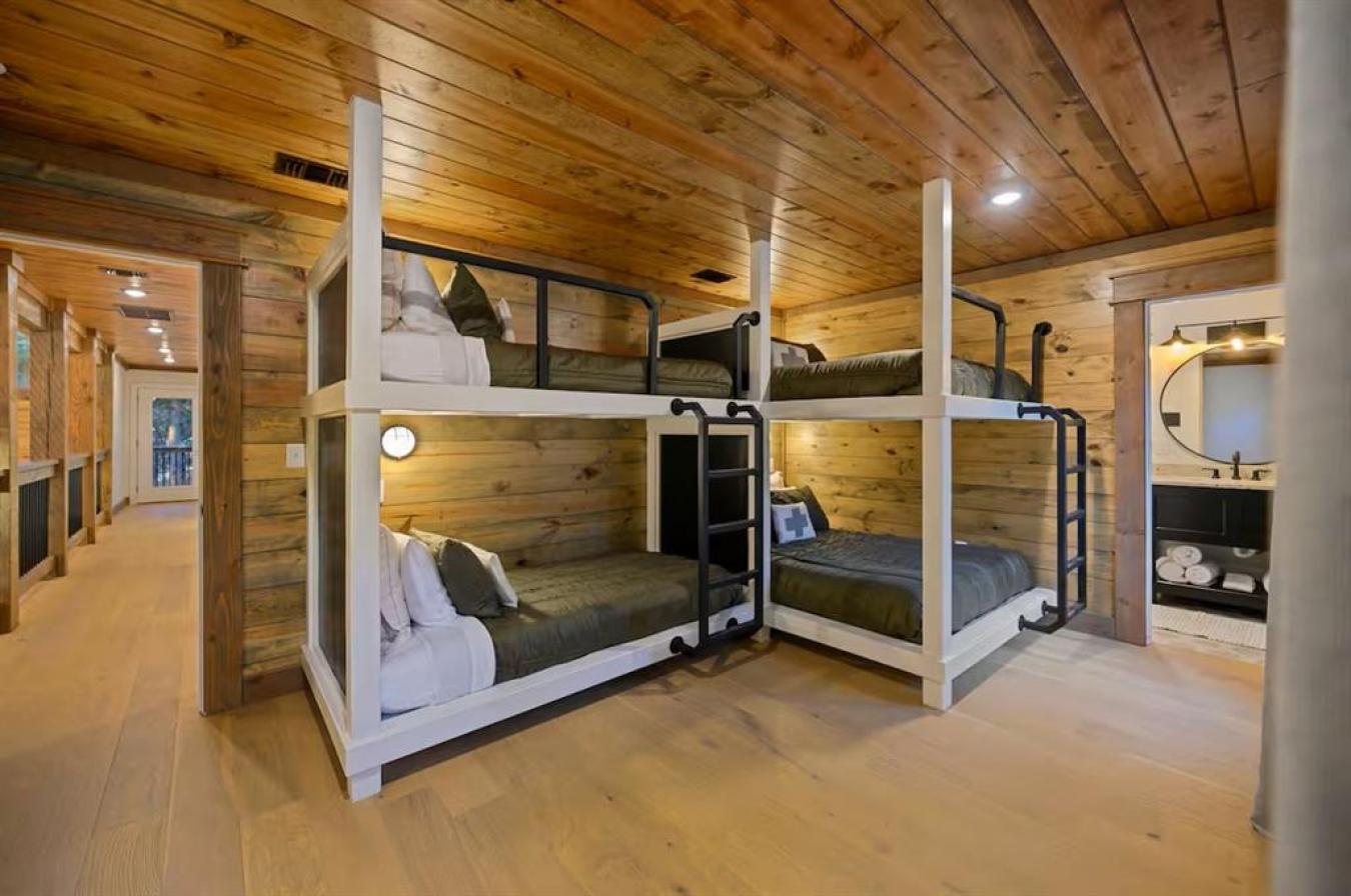 Broken Bow, McCurtain, 74728, United States, 4 Bedrooms Bedrooms, ,3 BathroomsBathrooms,Residential,For Sale,1945413