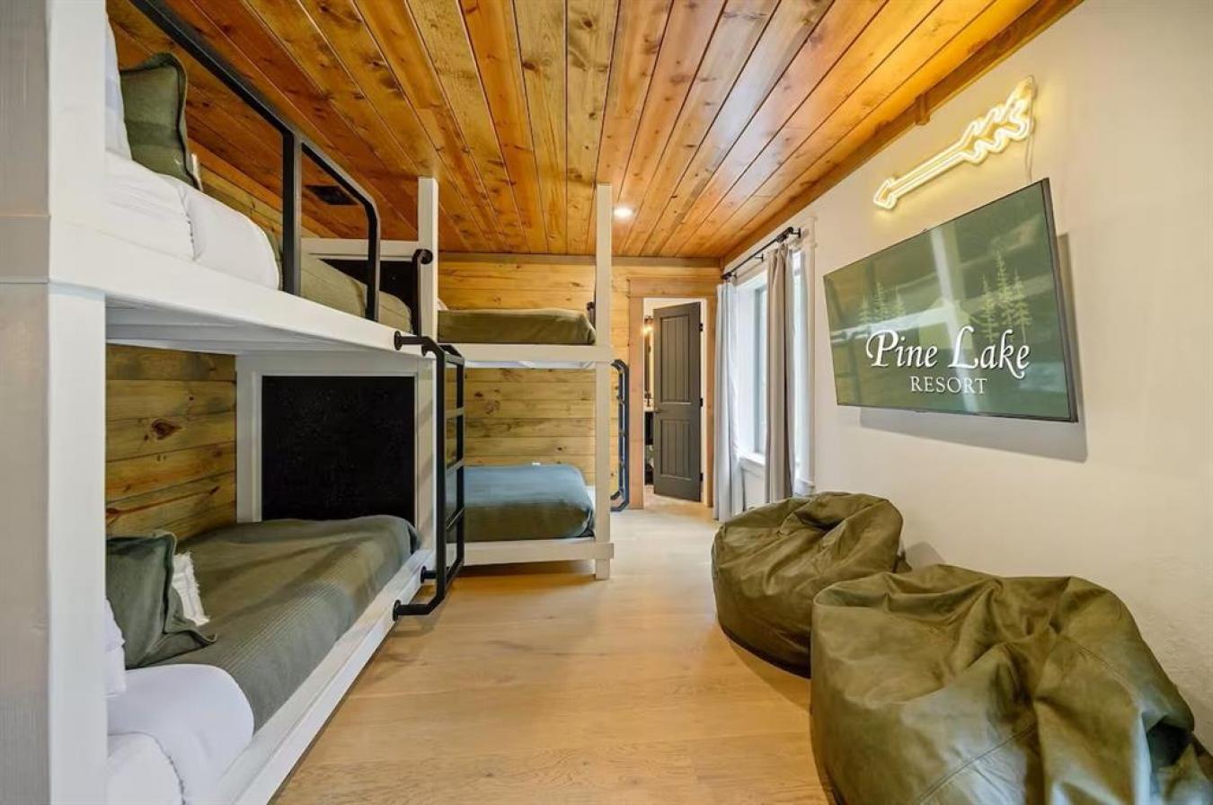 Broken Bow, McCurtain, 74728, United States, 4 Bedrooms Bedrooms, ,3 BathroomsBathrooms,Residential,For Sale,1945413