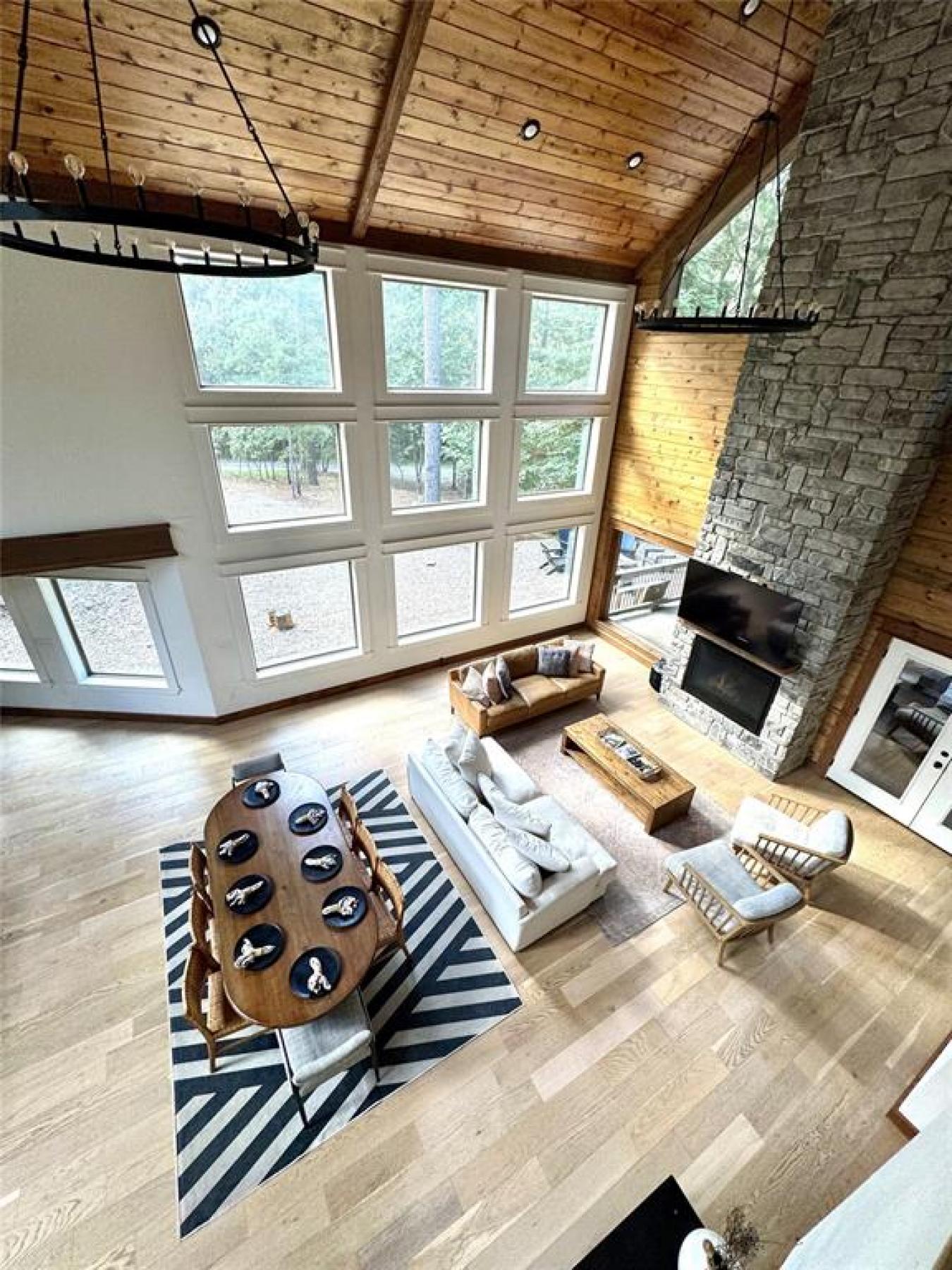 Broken Bow, McCurtain, 74728, United States, 4 Bedrooms Bedrooms, ,3 BathroomsBathrooms,Residential,For Sale,1945413