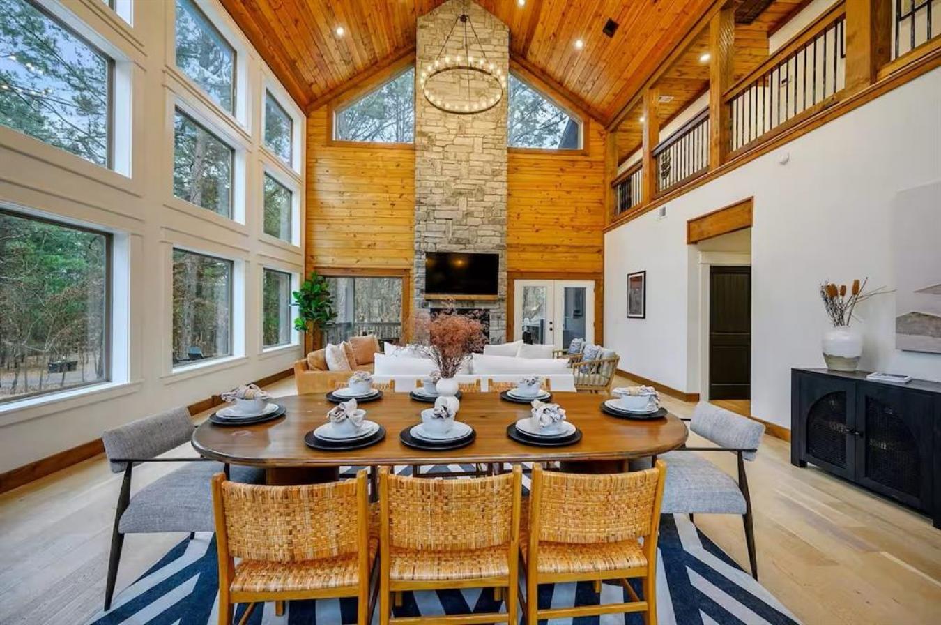 Broken Bow, McCurtain, 74728, United States, 4 Bedrooms Bedrooms, ,3 BathroomsBathrooms,Residential,For Sale,1945413