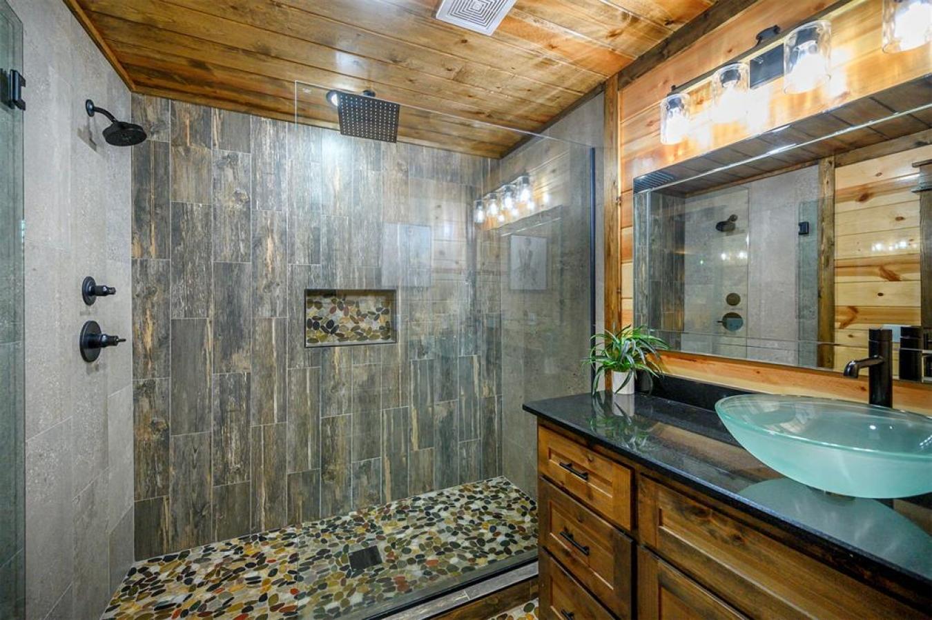 Broken Bow, McCurtain, 74728, United States, 5 Bedrooms Bedrooms, ,3 BathroomsBathrooms,Residential,For Sale,1945412