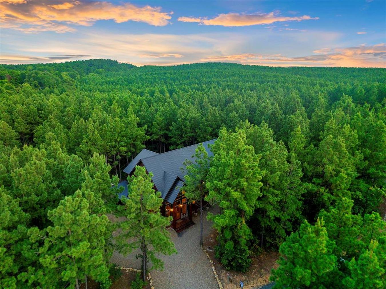 Broken Bow, McCurtain, 74728, United States, 5 Bedrooms Bedrooms, ,3 BathroomsBathrooms,Residential,For Sale,1945412