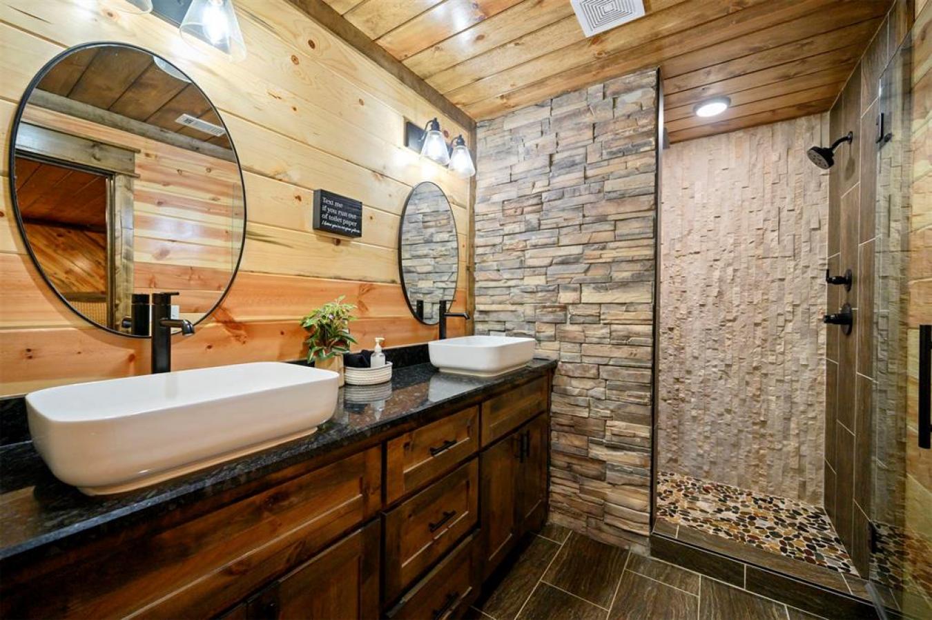 Broken Bow, McCurtain, 74728, United States, 5 Bedrooms Bedrooms, ,3 BathroomsBathrooms,Residential,For Sale,1945412