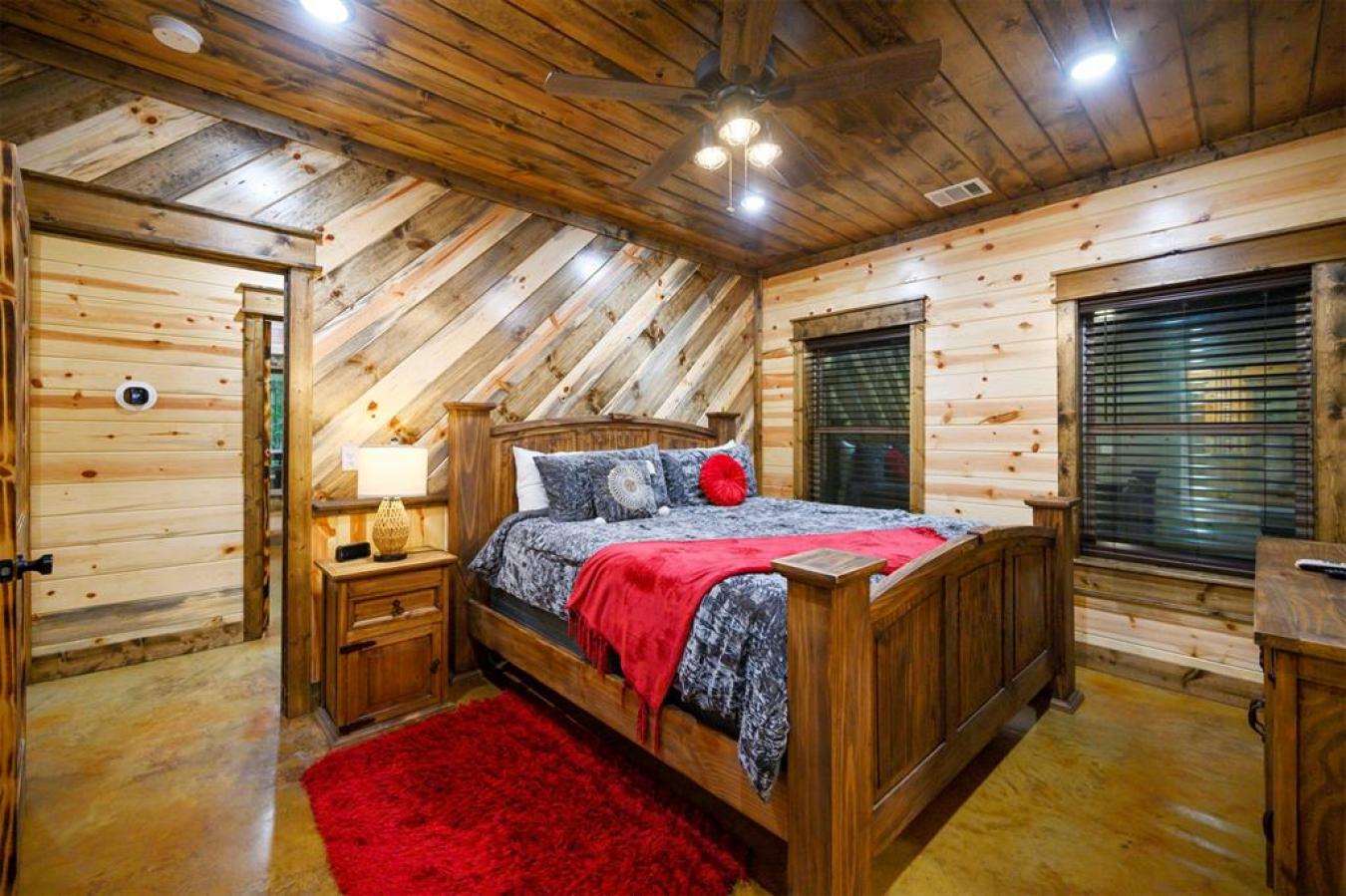 Broken Bow, McCurtain, 74728, United States, 5 Bedrooms Bedrooms, ,3 BathroomsBathrooms,Residential,For Sale,1945412