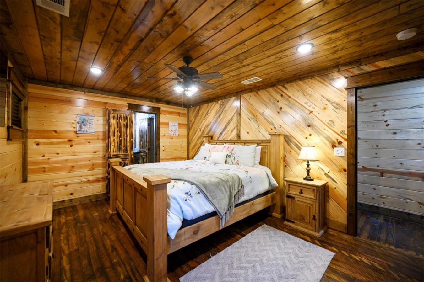 Broken Bow, McCurtain, 74728, United States, 5 Bedrooms Bedrooms, ,3 BathroomsBathrooms,Residential,For Sale,1945412