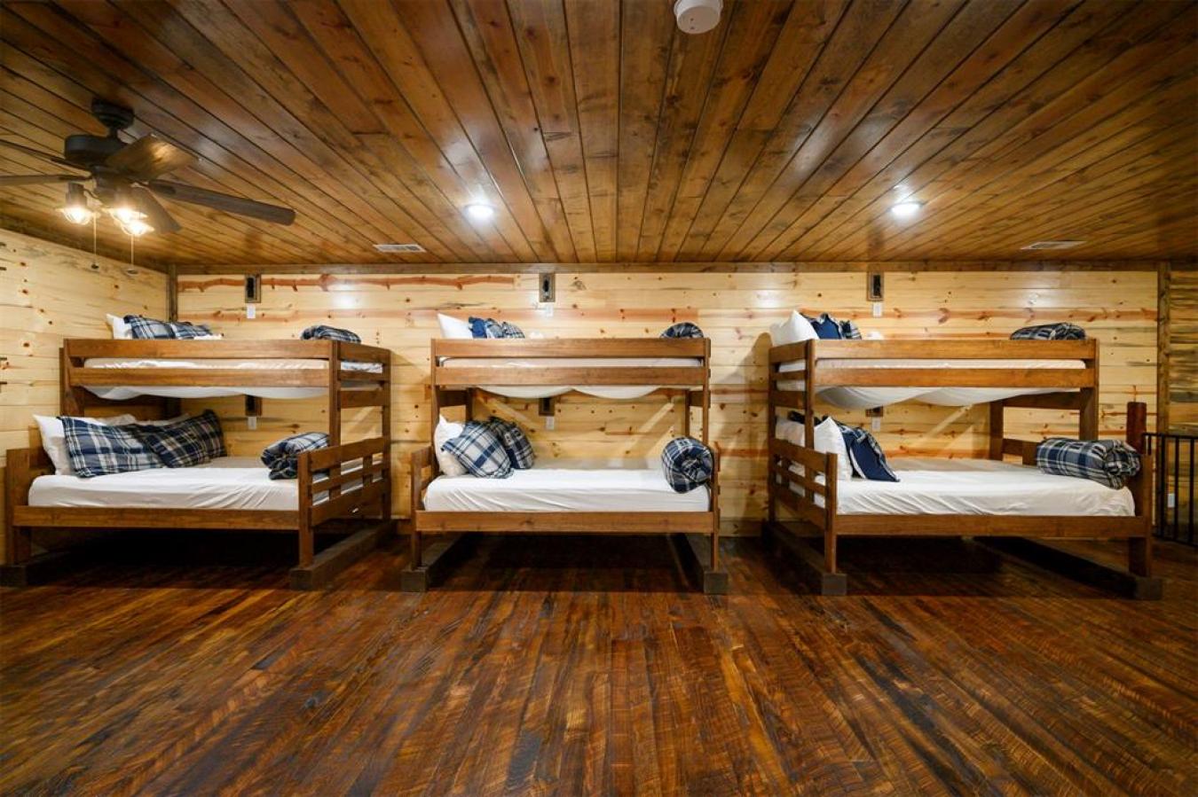 Broken Bow, McCurtain, 74728, United States, 5 Bedrooms Bedrooms, ,3 BathroomsBathrooms,Residential,For Sale,1945412