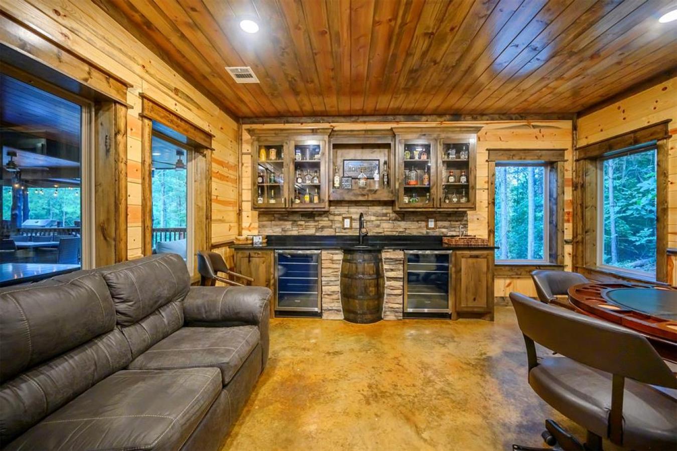 Broken Bow, McCurtain, 74728, United States, 5 Bedrooms Bedrooms, ,3 BathroomsBathrooms,Residential,For Sale,1945412