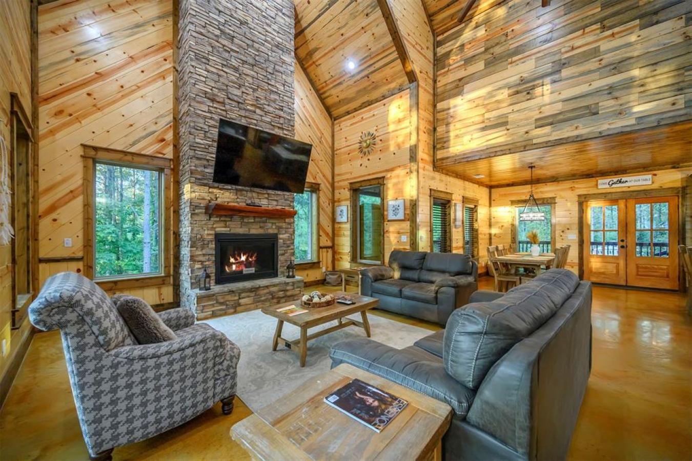 Broken Bow, McCurtain, 74728, United States, 5 Bedrooms Bedrooms, ,3 BathroomsBathrooms,Residential,For Sale,1945412