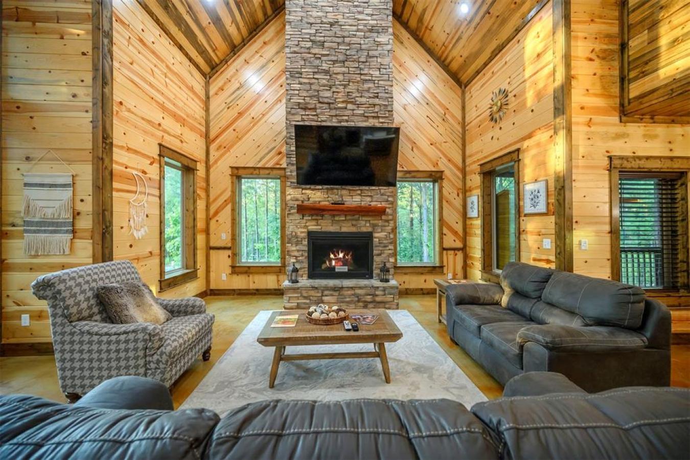 Broken Bow, McCurtain, 74728, United States, 5 Bedrooms Bedrooms, ,3 BathroomsBathrooms,Residential,For Sale,1945412