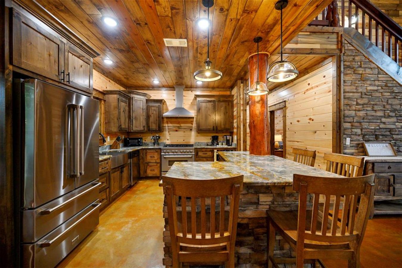 Broken Bow, McCurtain, 74728, United States, 5 Bedrooms Bedrooms, ,3 BathroomsBathrooms,Residential,For Sale,1945412