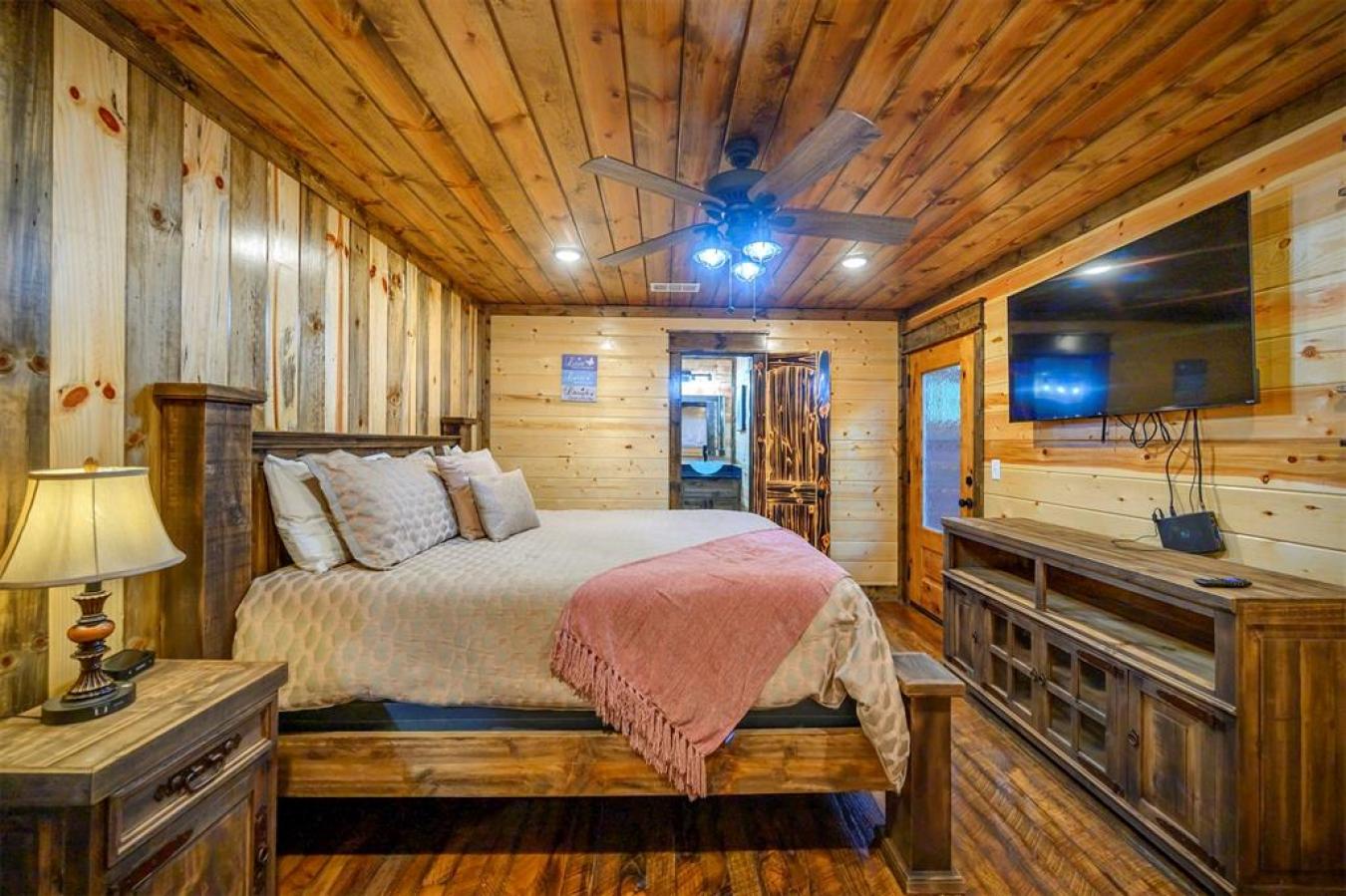 Broken Bow, McCurtain, 74728, United States, 5 Bedrooms Bedrooms, ,3 BathroomsBathrooms,Residential,For Sale,1945412