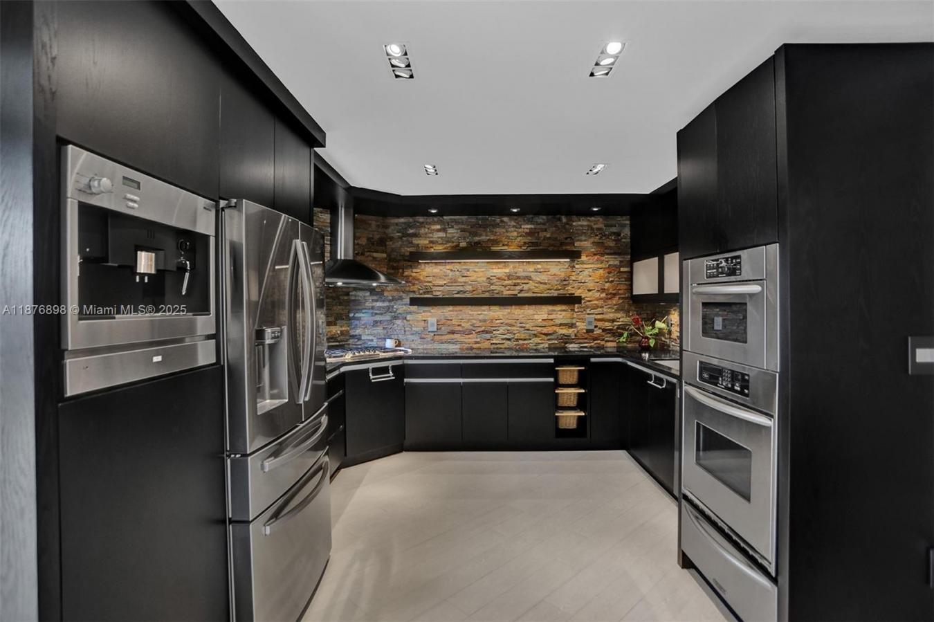 Cutler Bay, Miami-Dade County, 33189, United States, 5 Bedrooms Bedrooms, ,3 BathroomsBathrooms,Residential,For Sale,1945411