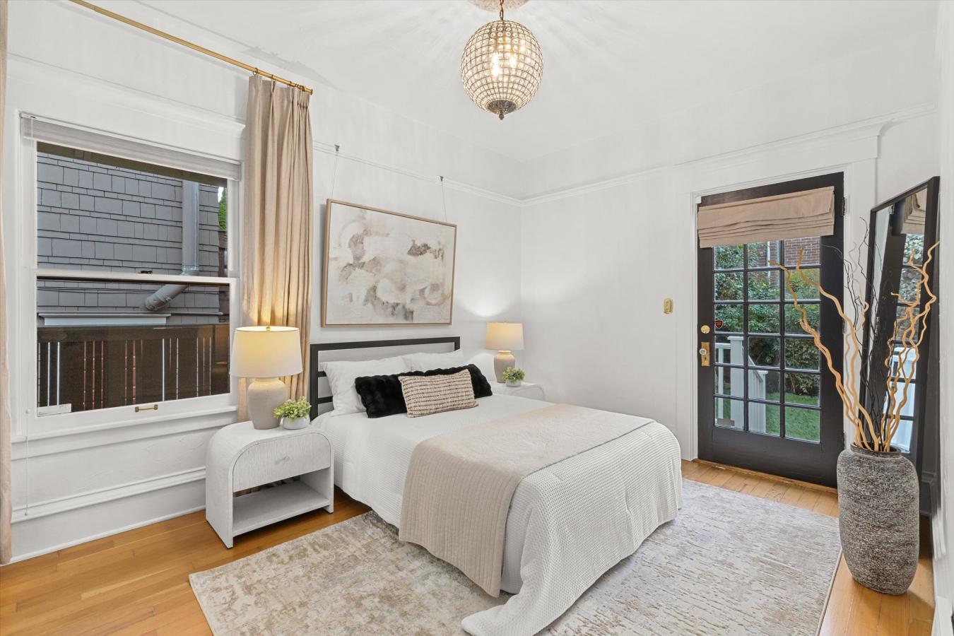 Seattle, King, 98109, United States, 4 Bedrooms Bedrooms, ,2 BathroomsBathrooms,Residential,For Sale,1945410