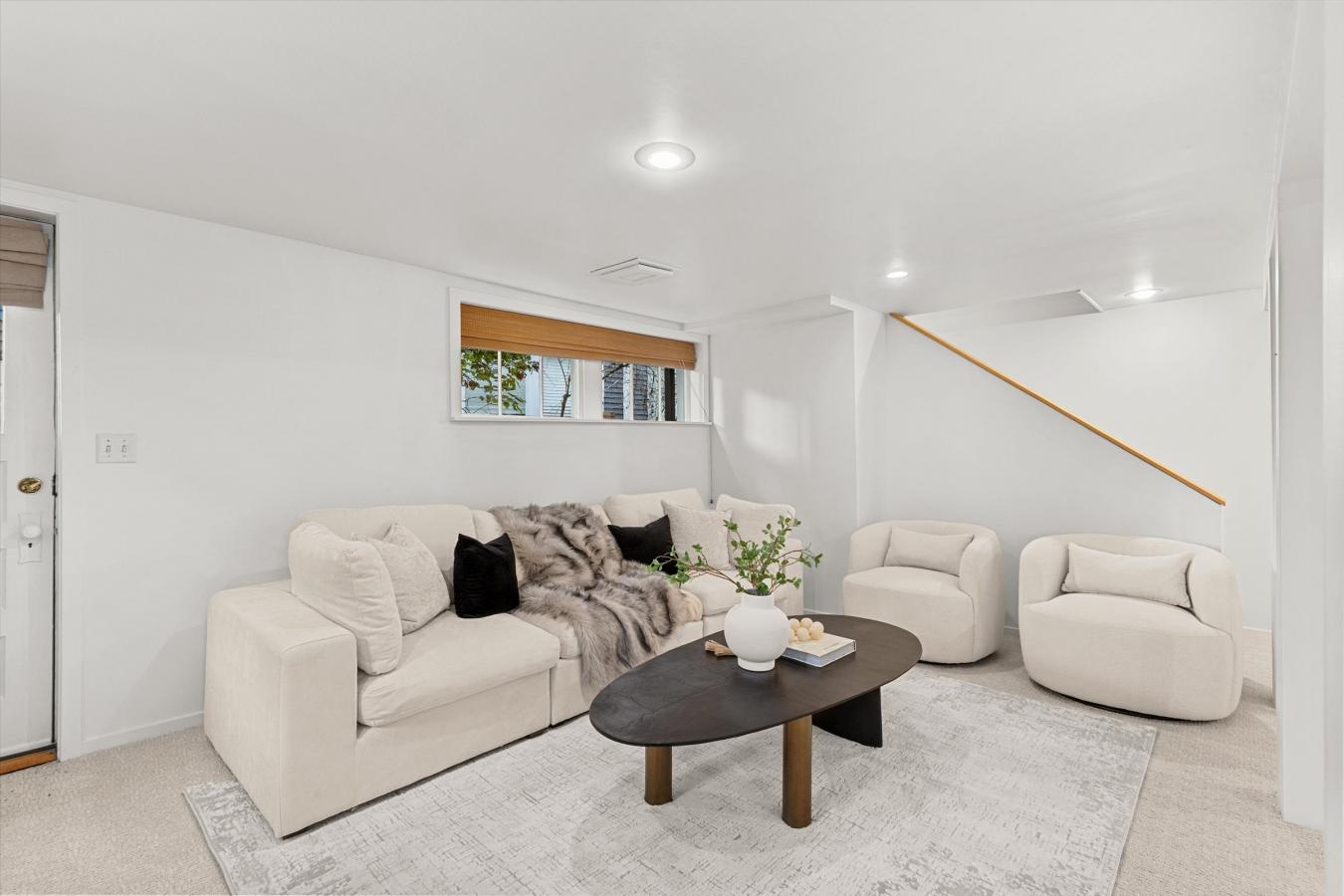 Seattle, King, 98109, United States, 4 Bedrooms Bedrooms, ,2 BathroomsBathrooms,Residential,For Sale,1945410