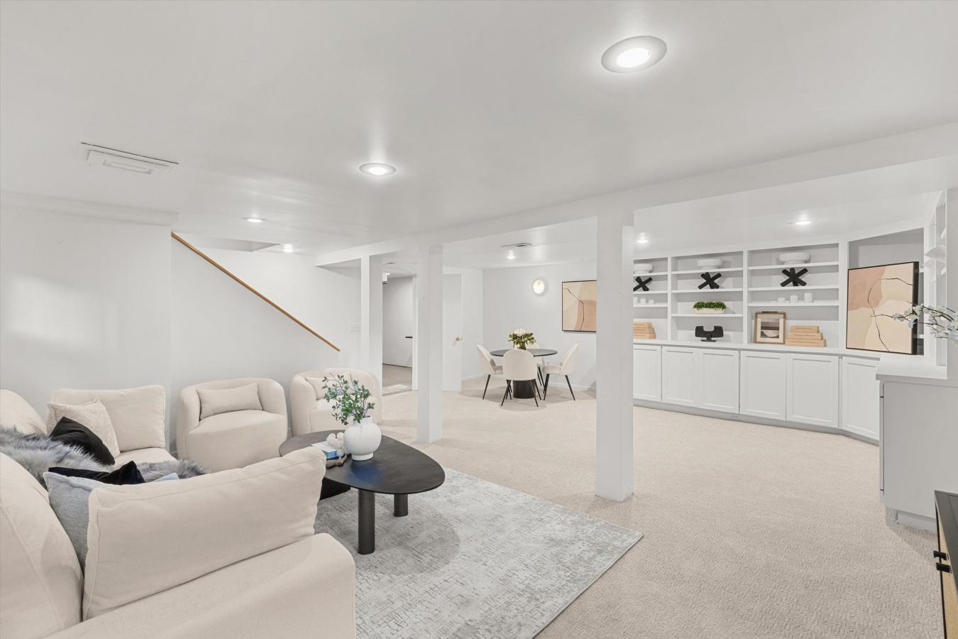 Seattle, King, 98109, United States, 4 Bedrooms Bedrooms, ,2 BathroomsBathrooms,Residential,For Sale,1945410