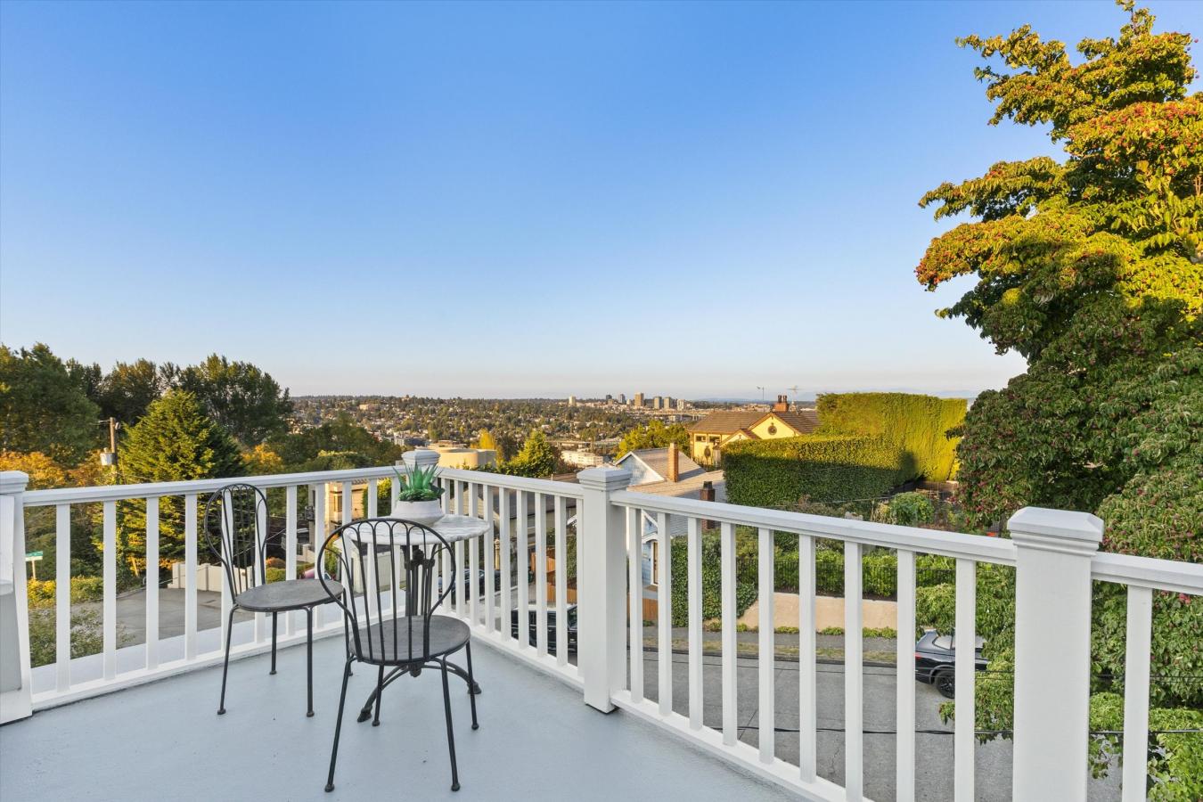 Seattle, King, 98109, United States, 4 Bedrooms Bedrooms, ,2 BathroomsBathrooms,Residential,For Sale,1945410