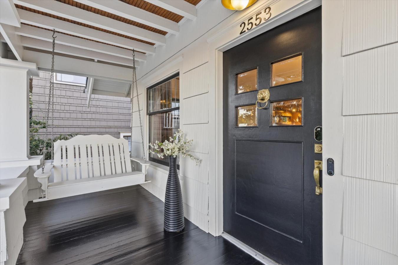 Seattle, King, 98109, United States, 4 Bedrooms Bedrooms, ,2 BathroomsBathrooms,Residential,For Sale,1945410