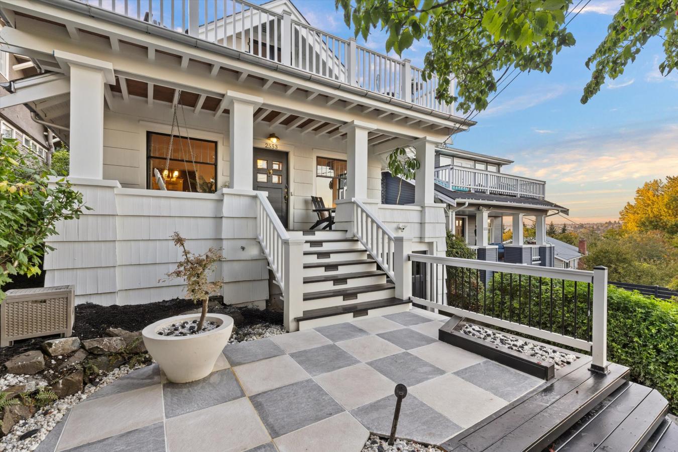 Seattle, King, 98109, United States, 4 Bedrooms Bedrooms, ,2 BathroomsBathrooms,Residential,For Sale,1945410