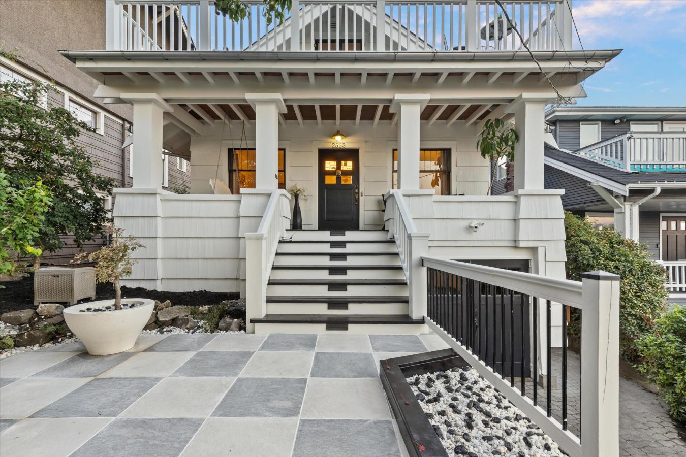 Seattle, King, 98109, United States, 4 Bedrooms Bedrooms, ,2 BathroomsBathrooms,Residential,For Sale,1945410