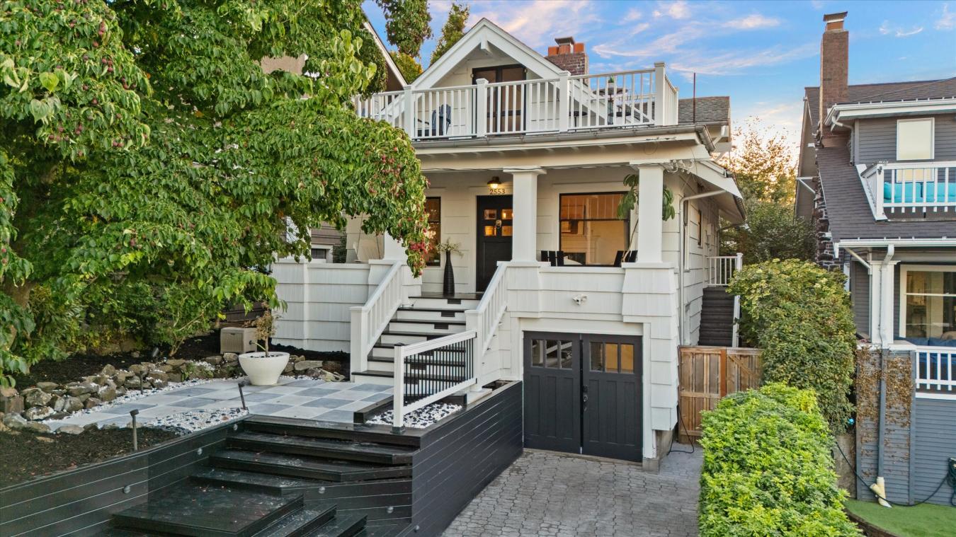 Seattle, King, 98109, United States, 4 Bedrooms Bedrooms, ,2 BathroomsBathrooms,Residential,For Sale,1945410