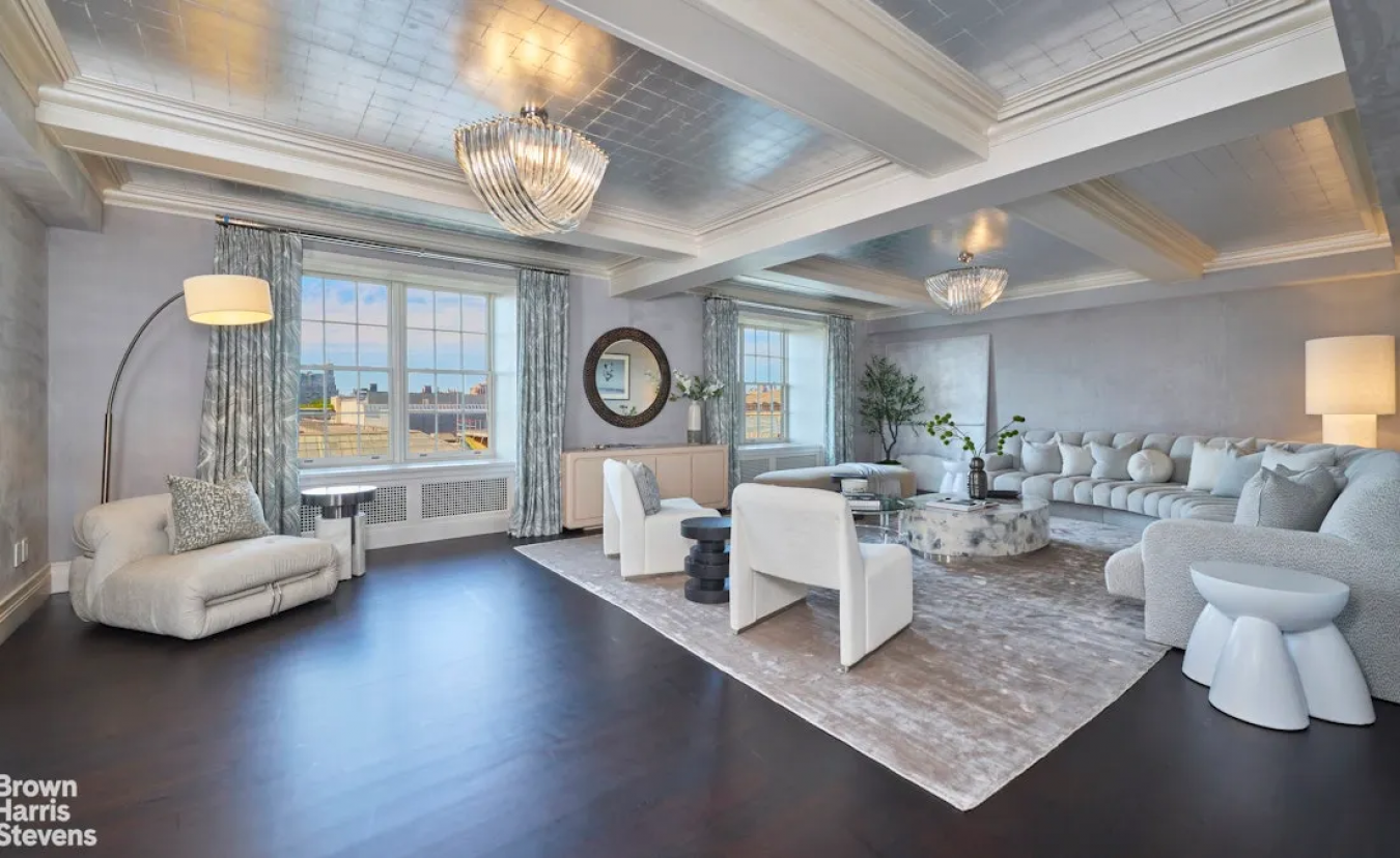New York, New York, 10028, United States, 4 Bedrooms Bedrooms, ,3 BathroomsBathrooms,Residential,For Sale,1945406