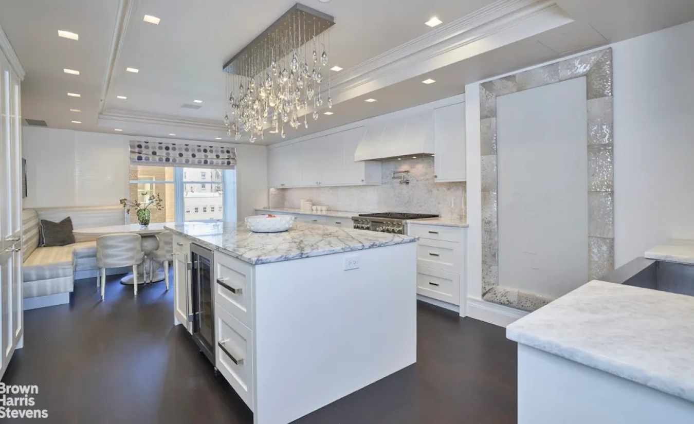 New York, New York, 10028, United States, 4 Bedrooms Bedrooms, ,3 BathroomsBathrooms,Residential,For Sale,1945406