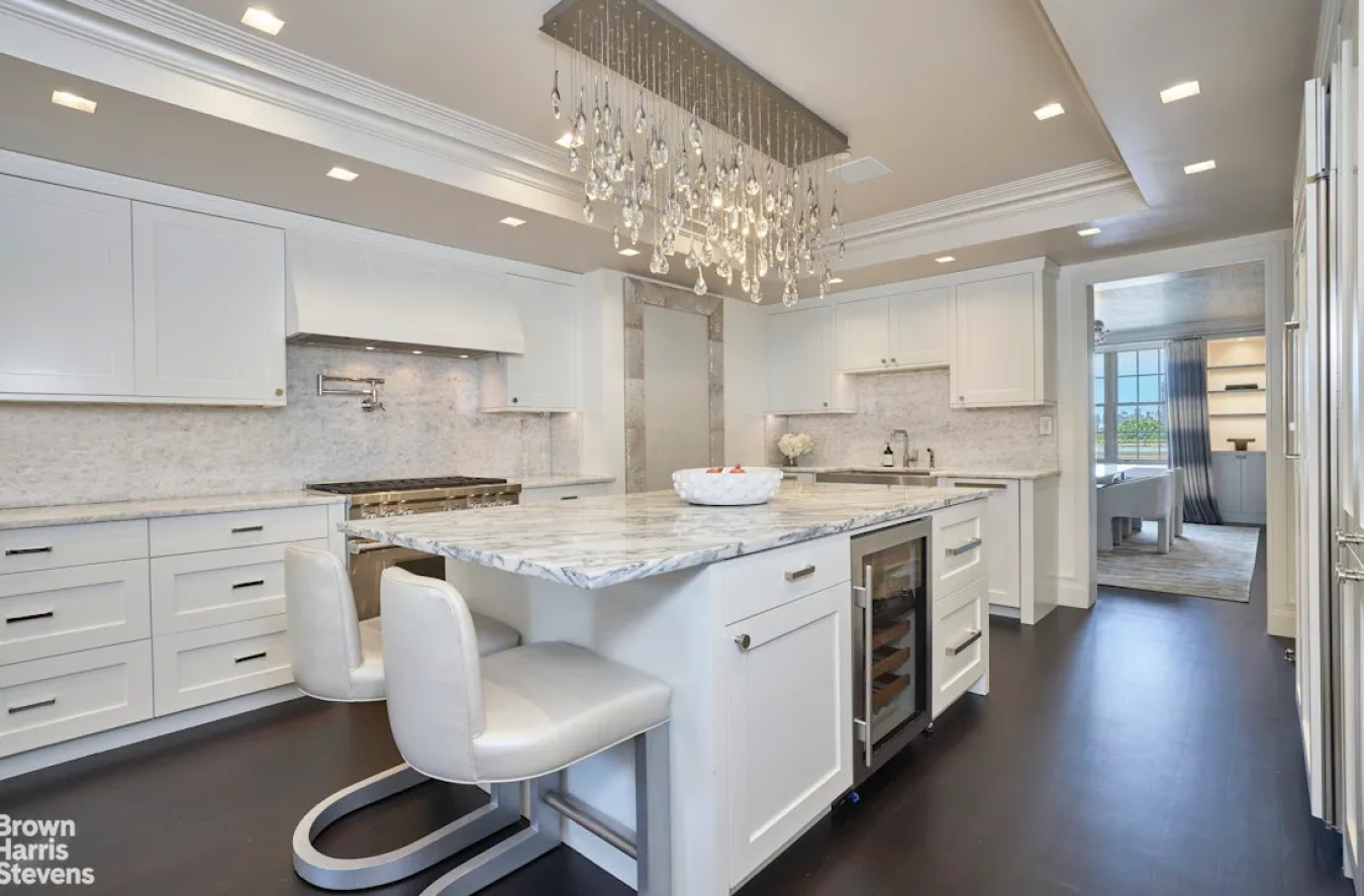 New York, New York, 10028, United States, 4 Bedrooms Bedrooms, ,3 BathroomsBathrooms,Residential,For Sale,1945406