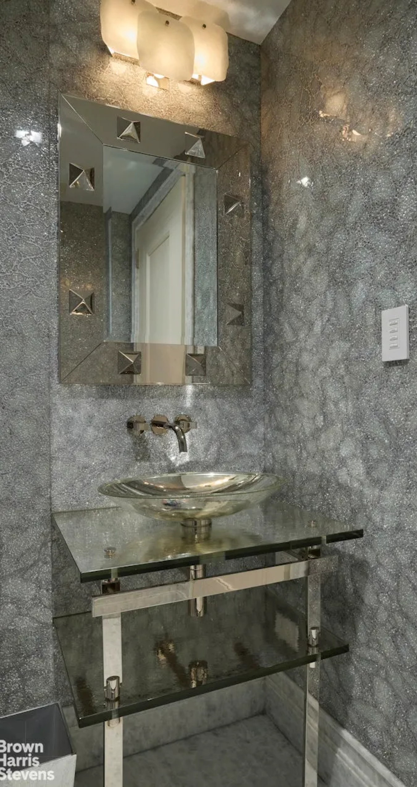 New York, New York, 10028, United States, 4 Bedrooms Bedrooms, ,3 BathroomsBathrooms,Residential,For Sale,1945406