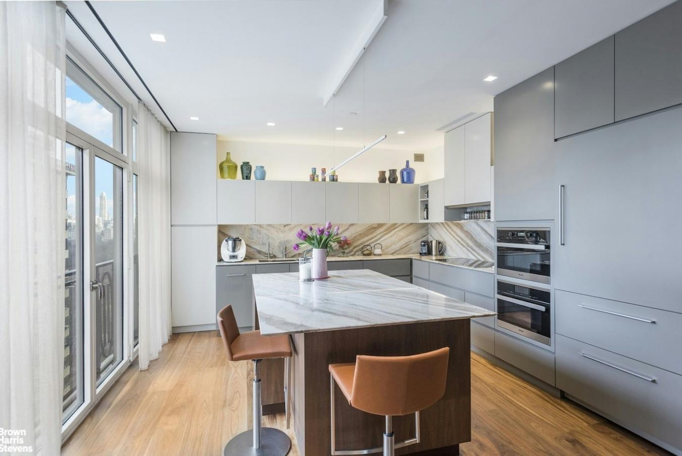 New York, New York, 10023, United States, 2 Bedrooms Bedrooms, ,2 BathroomsBathrooms,Residential,For Sale,1945405