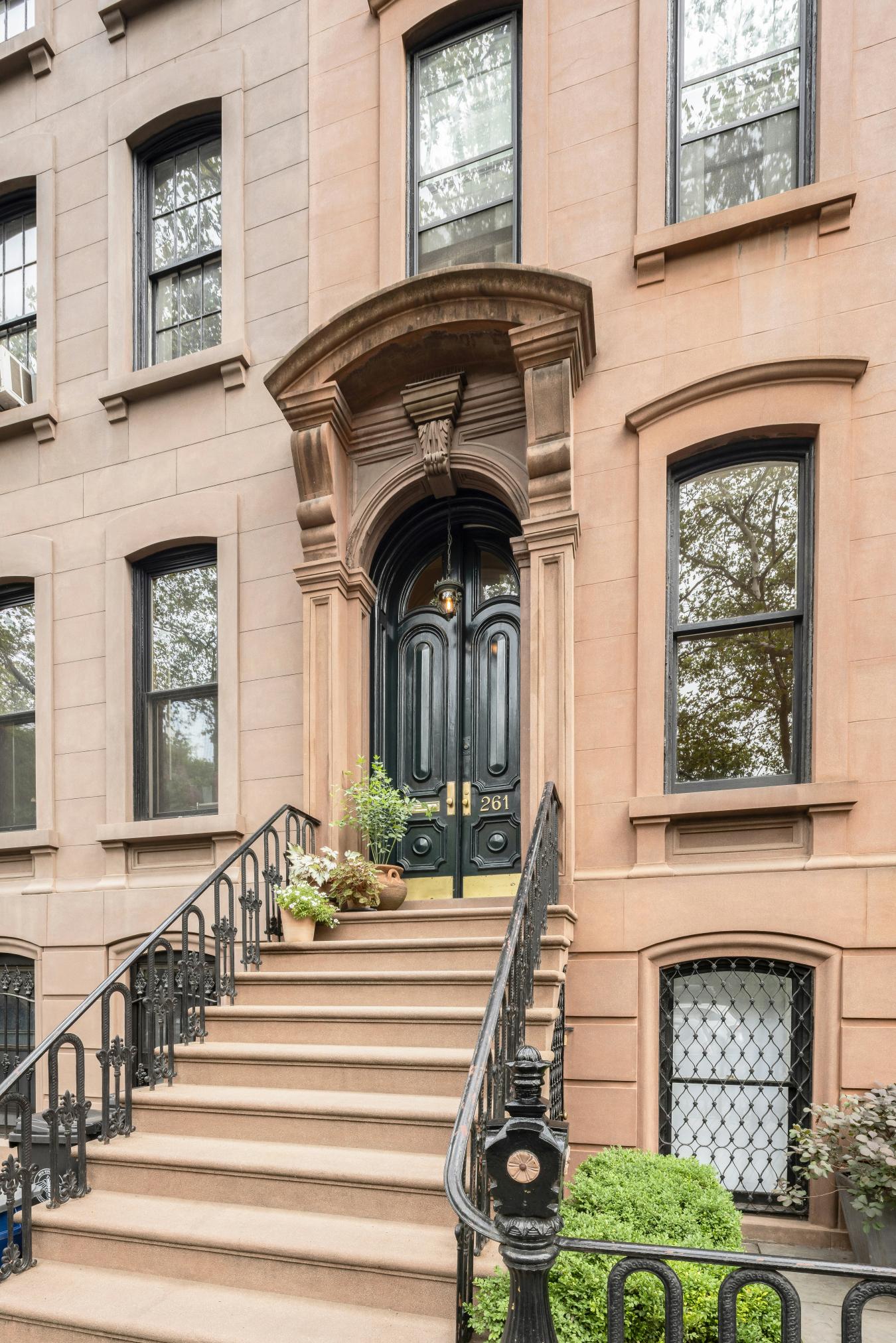 Brooklyn Heights, New York, 11201, United States, 7 Bedrooms Bedrooms, ,4 BathroomsBathrooms,Residential,For Sale,1945401
