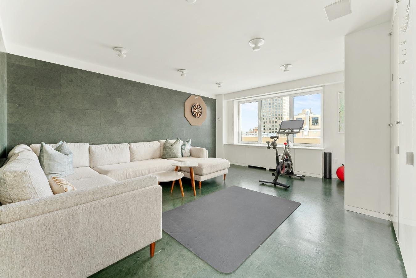 New York, New York, 10075, United States, 5 Bedrooms Bedrooms, ,3 BathroomsBathrooms,Residential,For Sale,1952697