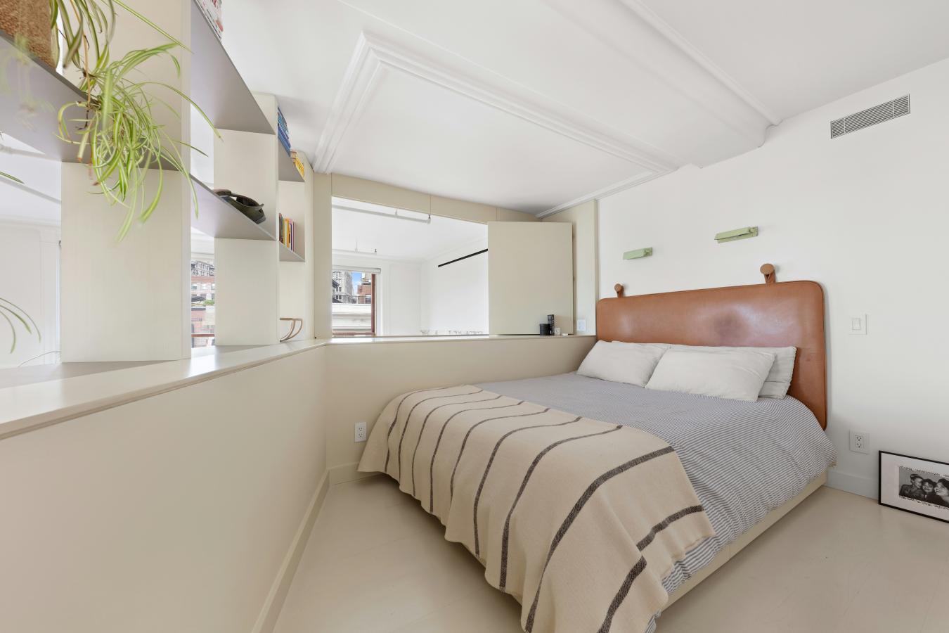 Gramercy Park, New York, 10003, United States, 2 Bedrooms Bedrooms, ,2 BathroomsBathrooms,Residential,For Sale,1945392