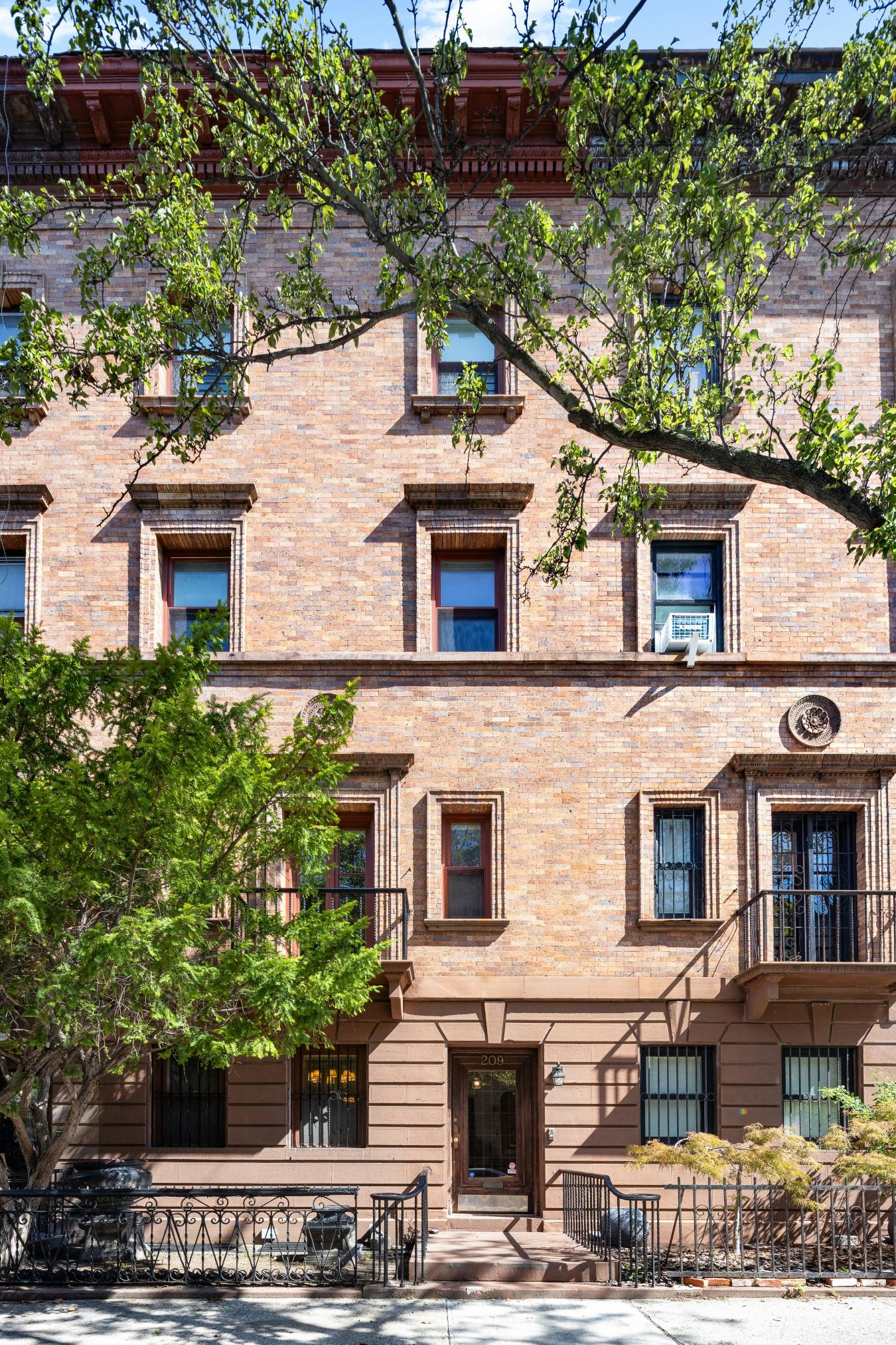 Central Harlem, New York, 10030, United States, 6 Bedrooms Bedrooms, ,6 BathroomsBathrooms,Residential,For Sale,1945390