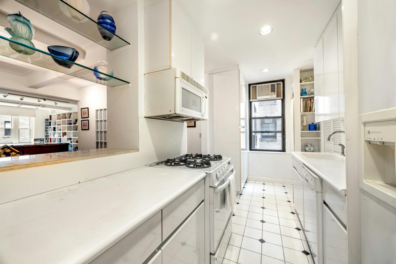 New York, New York, 10024, United States, 3 Bedrooms Bedrooms, ,2 BathroomsBathrooms,Residential,For Sale,1945703