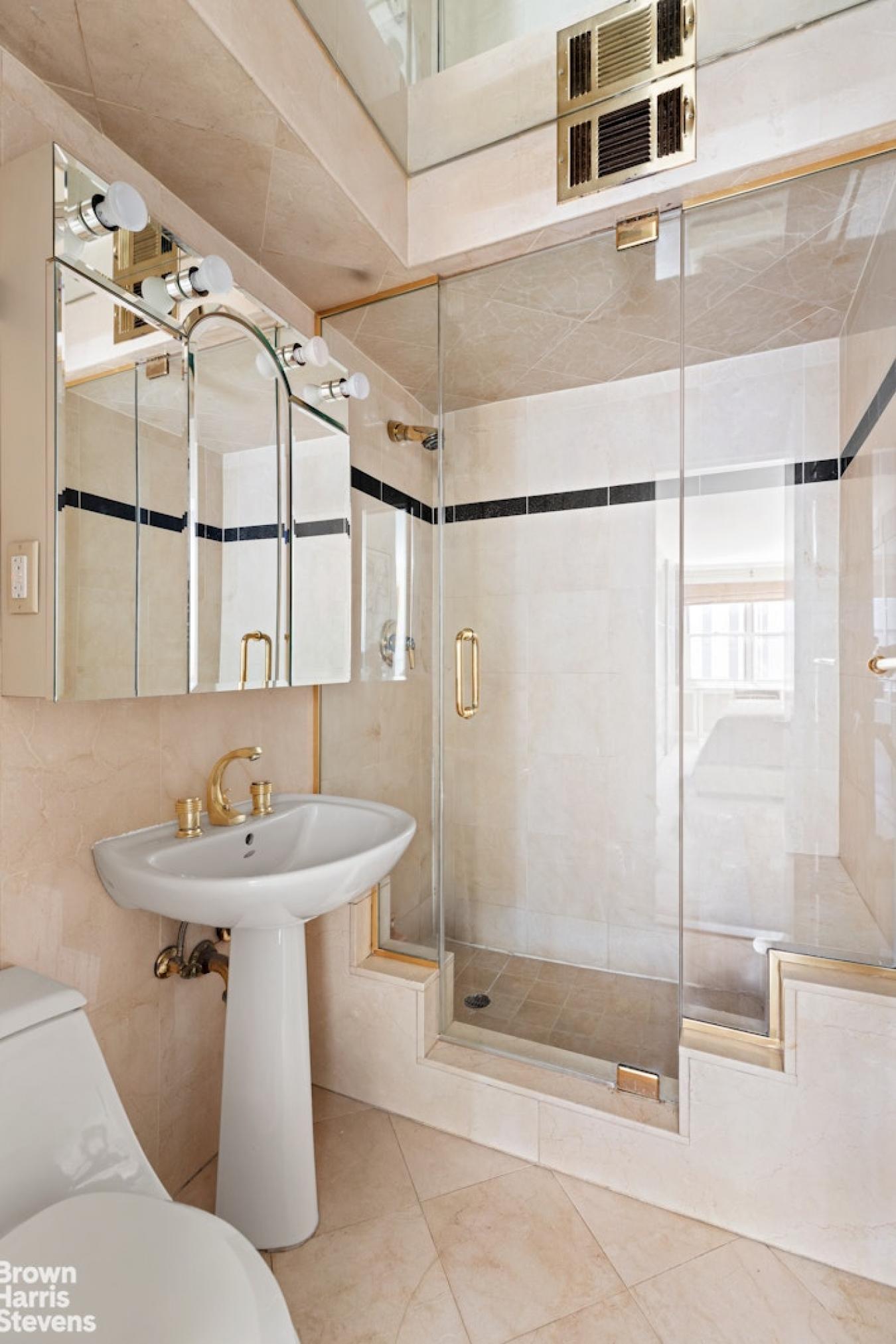 New York, New York, 10065, United States, 2 Bedrooms Bedrooms, ,2 BathroomsBathrooms,Residential,For Sale,1945696