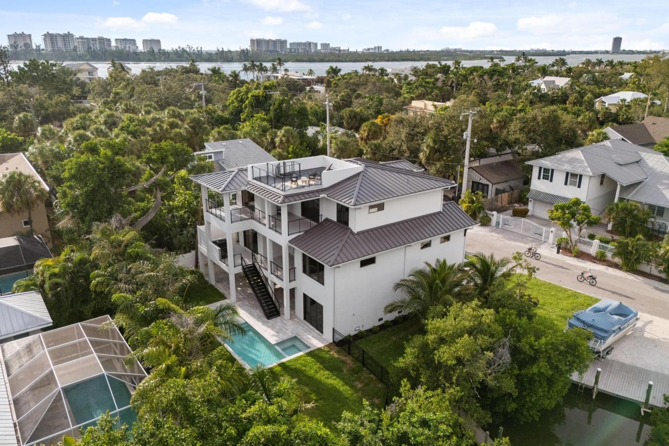 Sarasota, Sarasota, 34242, United States, 5 Bedrooms Bedrooms, ,4 BathroomsBathrooms,Residential,For Sale,1945383