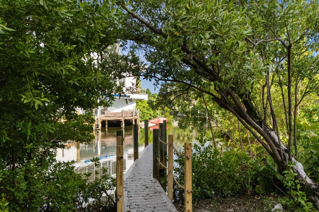 Sarasota, Sarasota, 34242, United States, 5 Bedrooms Bedrooms, ,4 BathroomsBathrooms,Residential,For Sale,1945383