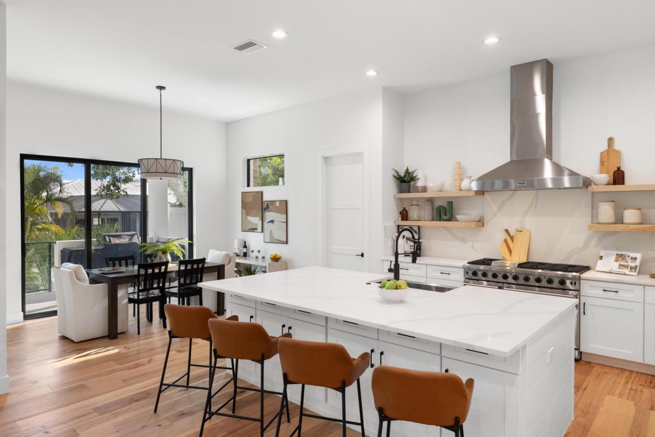 Sarasota, Sarasota, 34242, United States, 5 Bedrooms Bedrooms, ,4 BathroomsBathrooms,Residential,For Sale,1945383