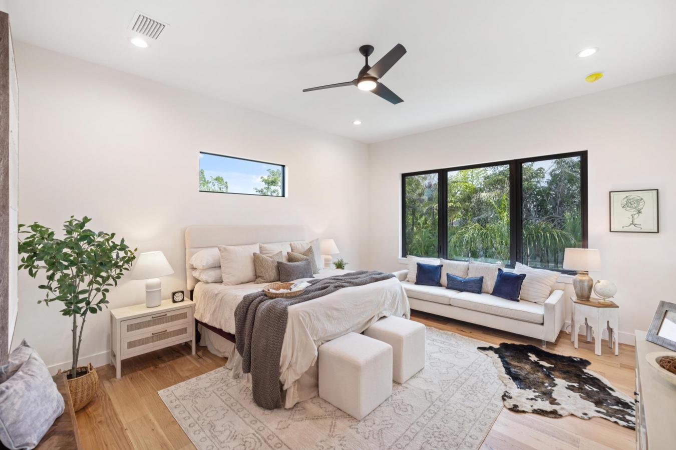 Sarasota, Sarasota, 34242, United States, 5 Bedrooms Bedrooms, ,4 BathroomsBathrooms,Residential,For Sale,1945383