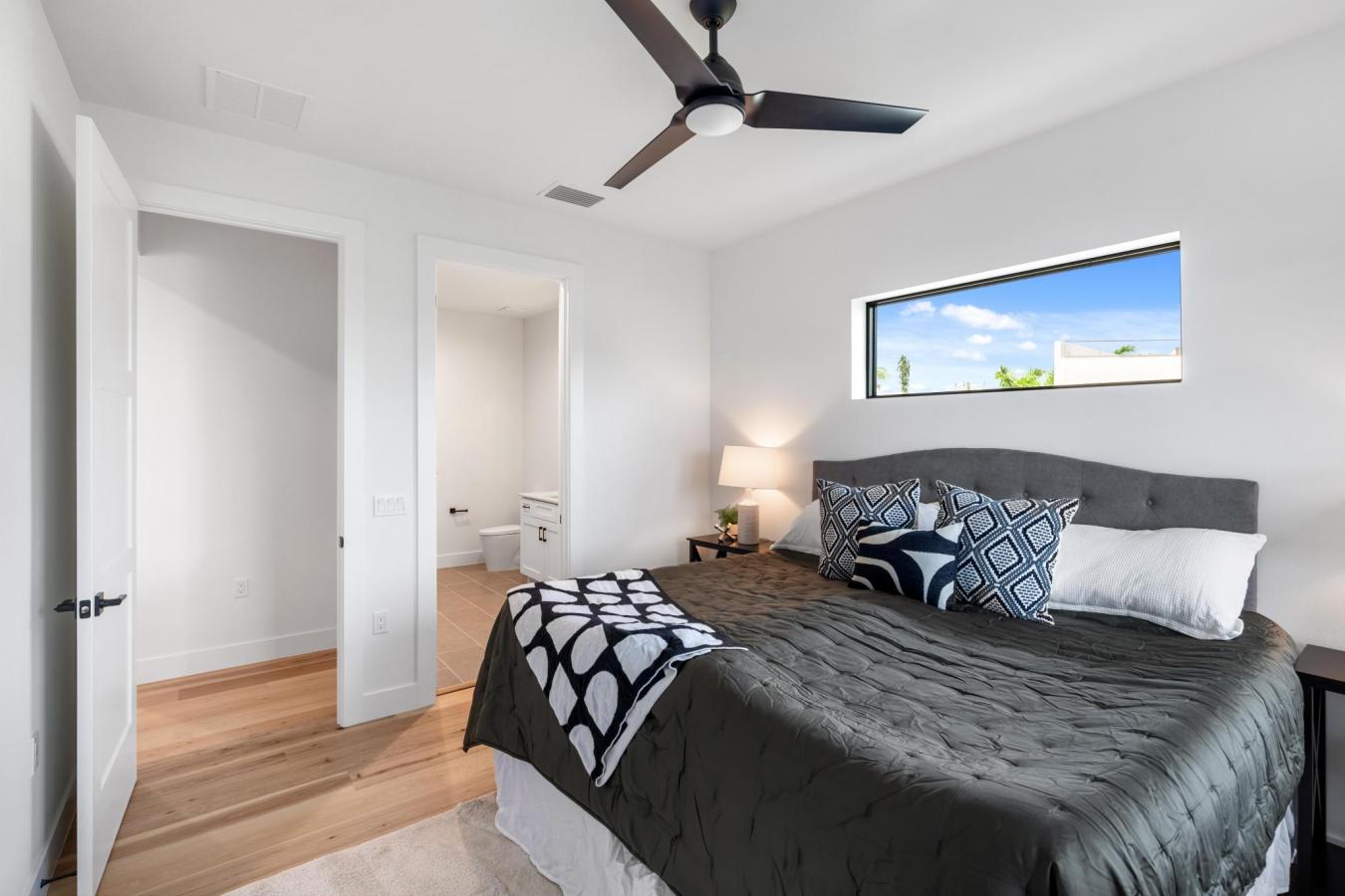 Sarasota, Sarasota, 34242, United States, 5 Bedrooms Bedrooms, ,4 BathroomsBathrooms,Residential,For Sale,1945383