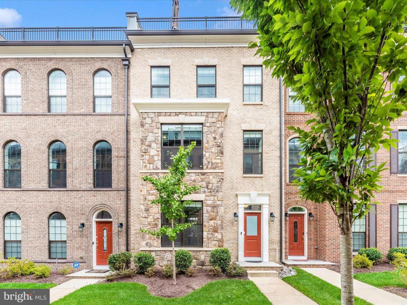 OXON HILL, PRINCE GEORGES, 20745, United States, 4 Bedrooms Bedrooms, ,4 BathroomsBathrooms,Residential,For Sale,1945382